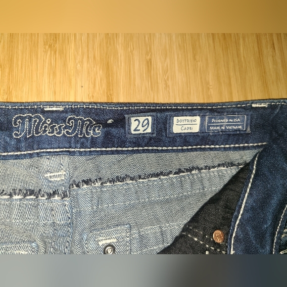 Miss Me Boyfriend Distressed Capri Jeans Size 29 - Picture 9 of 14